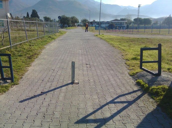 Bar: Ponovo rampa spriječava ulaz vozila na korzo Bar: Ponovo rampa spriječava ulaz vozila na korzo