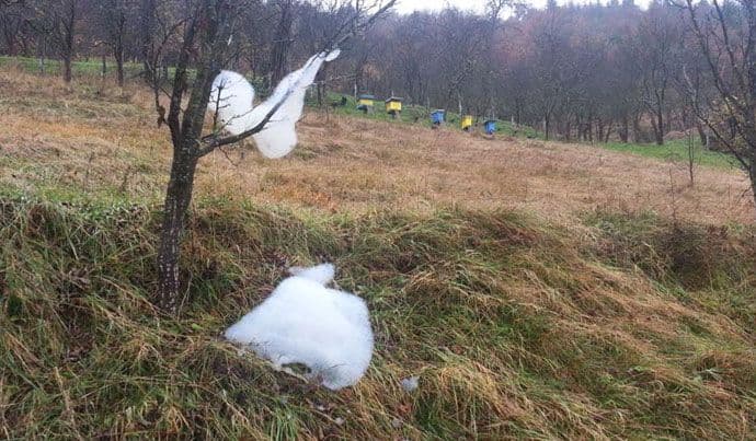 NVO Breznica: Pjenaste lopte iz Termoelektrane ugrožavale saobraćaj NVO Breznica: Pjenaste lopte iz Termoelektrane ugrožavale saobraćaj