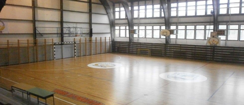 Urušila se hala, troje povrijeđenih Urušila se hala, troje povrijeđenih