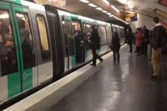VIDEO: Čelsijevi navijači izbacili crnca iz pariskog metroa