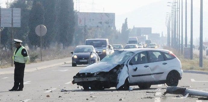 Udes na Zabjelu: „Fordom” u stub ulične rasvjete Udes na Zabjelu: „Fordom” u stub ulične rasvjete