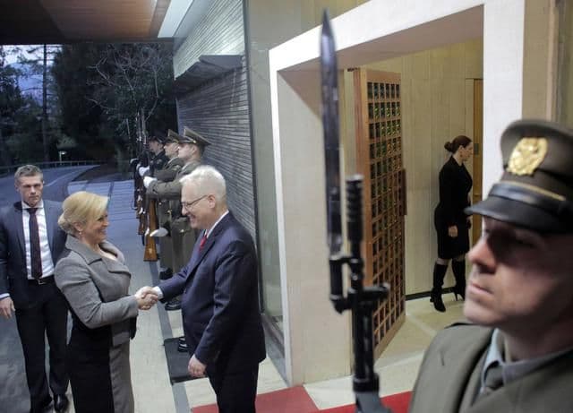 Josipović predao dužnost Kolindi Grabar Kitarović Josipović predao dužnost Kolindi Grabar Kitarović