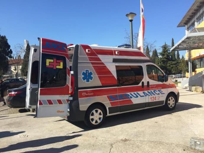 Hipotekarna i FZO Hitnoj pomoći donirali sanitetsko vozilo Hipotekarna i FZO Hitnoj pomoći donirali sanitetsko vozilo