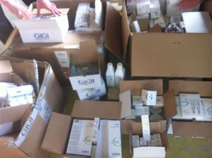 Podgorica: Na aerodromu oduzeta kozmetika vrijedna 10.000 dolara Podgorica: Na aerodromu oduzeta kozmetika vrijedna 10.000 dolara