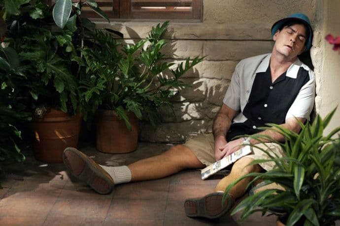 Zašto se Čarli Šin nije pojavio u finalnoj epizodi? Zašto se Čarli Šin nije pojavio u finalnoj epizodi?