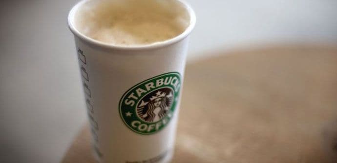 U Starbaksove kafiće stiže alkohol U Starbaksove kafiće stiže alkohol