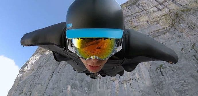 "Čovjek - ptica" preletio padine Alpa (VIDEO) "Čovjek - ptica" preletio padine Alpa (VIDEO)