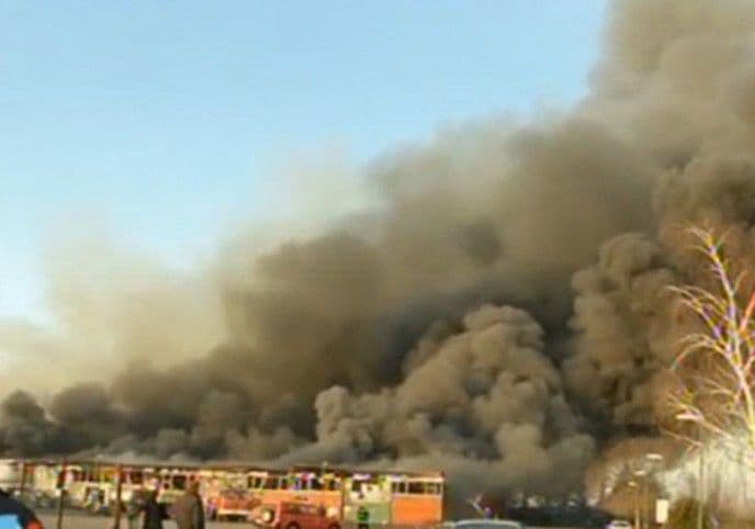 BEOGRAD: Veliki požar u skladištu BEOGRAD: Veliki požar u skladištu