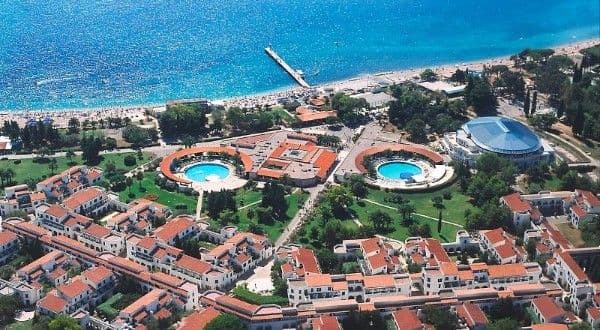 Projektom „Uhvati čist talas“ protiv ambalažnog otpada na budvanskoj rivijeri Projektom „Uhvati čist talas“ protiv ambalažnog otpada na budvanskoj rivijeri