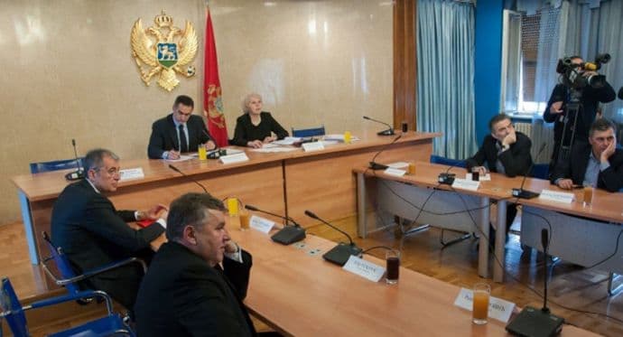 Odbor za ekonomiju protiv konverzije „švajcarskih“ kredita u eure Odbor za ekonomiju protiv konverzije „švajcarskih“ kredita u eure