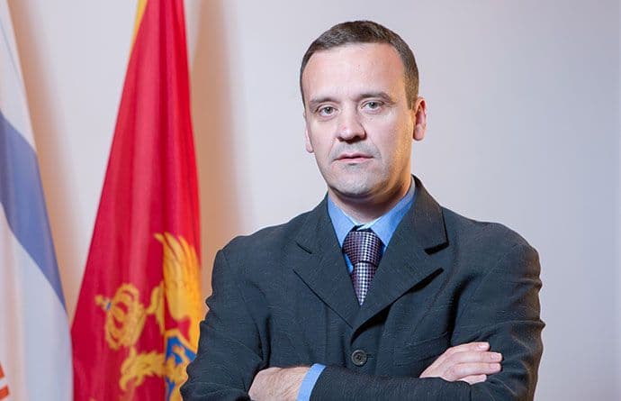 RAŽNATOVIĆ: SDP i dalje čvrsto drži vreću onima koji kradu RAŽNATOVIĆ: SDP i dalje čvrsto drži vreću onima koji kradu