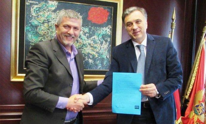 Vujanović potpisao Deklaraciju o bezbjednosti u saobraćaju Vujanović potpisao Deklaraciju o bezbjednosti u saobraćaju