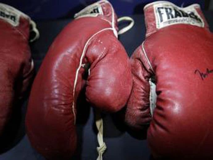 Rukavice Muhameda Alija prodate za 956.000 dolara Rukavice Muhameda Alija prodate za 956.000 dolara