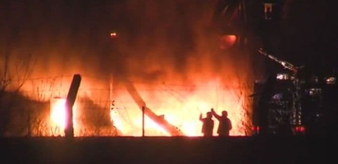 Veliki požar u fabrici u Osijeku Veliki požar u fabrici u Osijeku