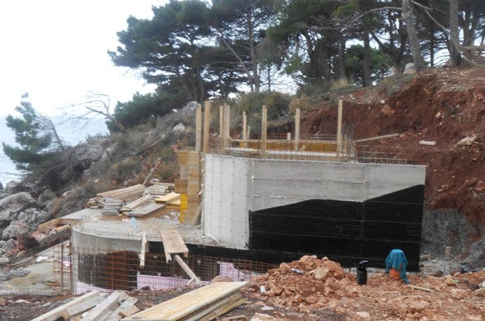 BAR: Krivične prijave zbog nedozvoljene gradnje tik uz more BAR: Krivične prijave zbog nedozvoljene gradnje tik uz more