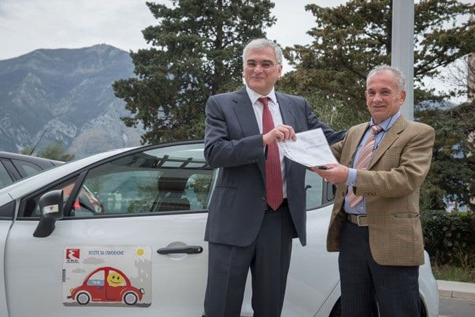 Jugopetrol uručio ključeve automobila i stana dobitnicima nagradne igre Jugopetrol uručio ključeve automobila i stana dobitnicima nagradne igre