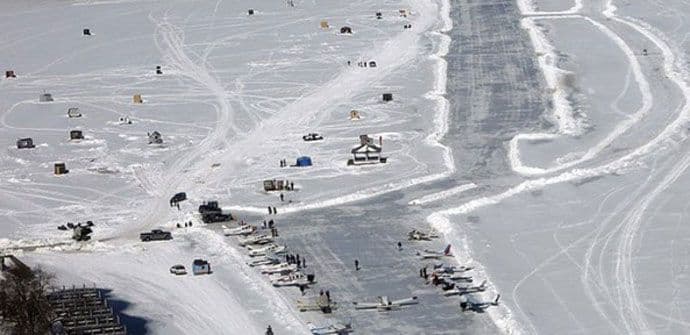 Zaleđeno jezero kao pista za avione Zaleđeno jezero kao pista za avione