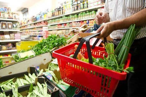 OPREZ: Ovo voće i povrće ima najviše otrova u sebi OPREZ: Ovo voće i povrće ima najviše otrova u sebi