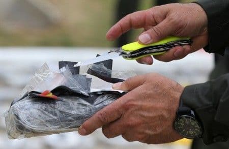 Zaplijenjena tona "plutajućeg" kokaina Zaplijenjena tona "plutajućeg" kokaina