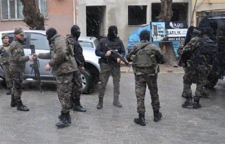 Turska: Privedeno deset pripadnika ISIL-a Turska: Privedeno deset pripadnika ISIL-a