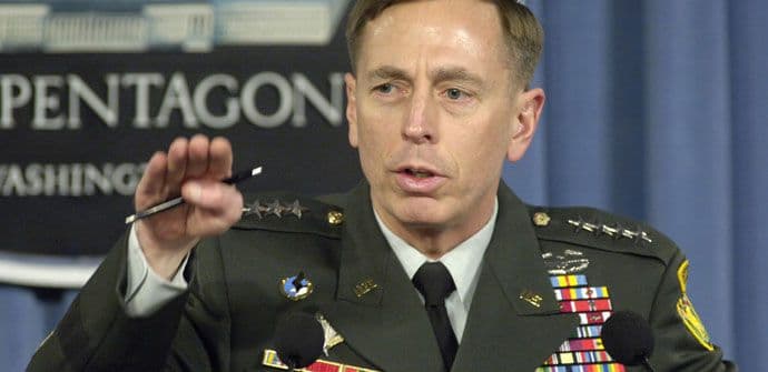 Bivši šef CIA se nagodio sa tužilaštvom zbog davanja informacija ljubavnici Bivši šef CIA se nagodio sa tužilaštvom zbog davanja informacija ljubavnici