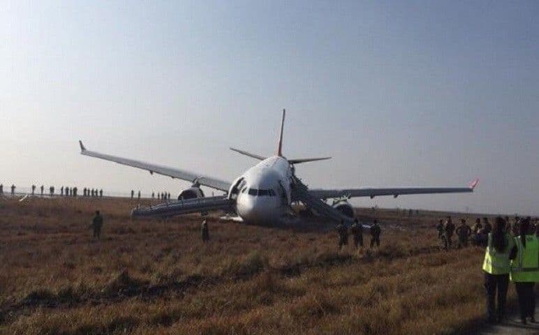 VIDEO: Turski avion promašio pistu, umalo se srušio VIDEO: Turski avion promašio pistu, umalo se srušio