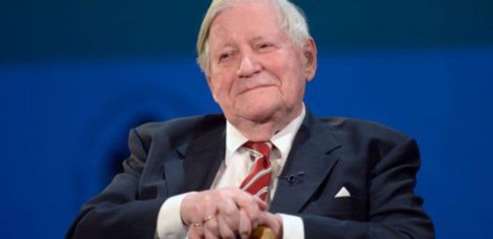 Najpopularniji njemački kancelar Helmut Šmit ponovo napisao knjigu Najpopularniji njemački kancelar Helmut Šmit ponovo napisao knjigu