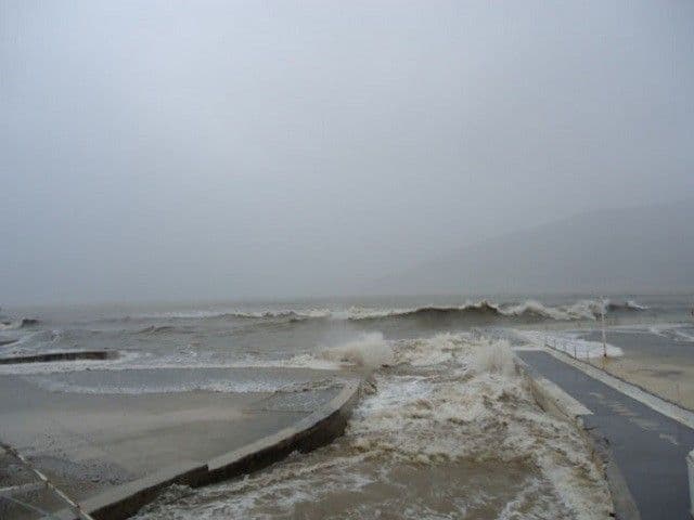 CRVENI ALARM: Primorje pod vodom, odroni, na sjeveru snijeg CRVENI ALARM: Primorje pod vodom, odroni, na sjeveru snijeg