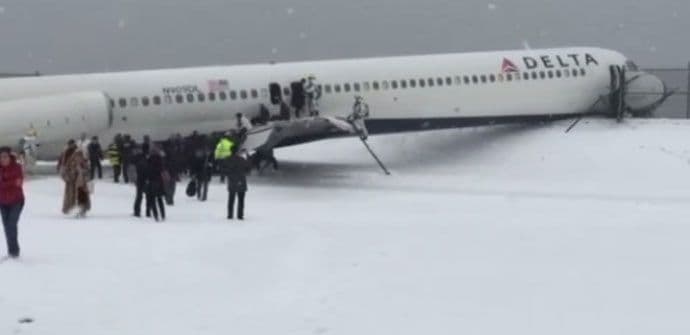 SAD: Avion skliznuo s piste SAD: Avion skliznuo s piste