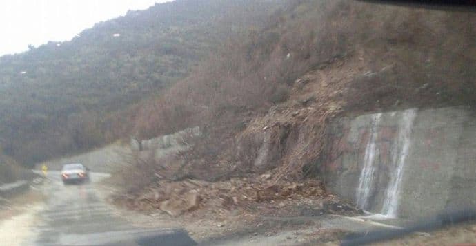 Saobraćaj u prekidu na većini puteva Saobraćaj u prekidu na većini puteva