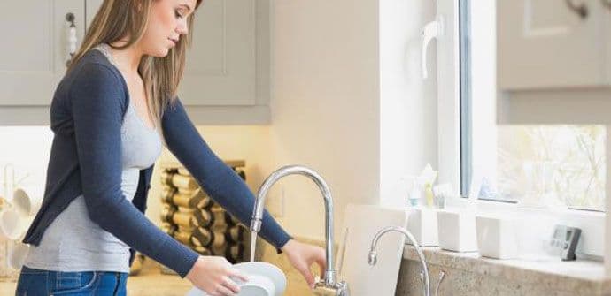 Zašto treba ručno prati suđe Zašto treba ručno prati suđe