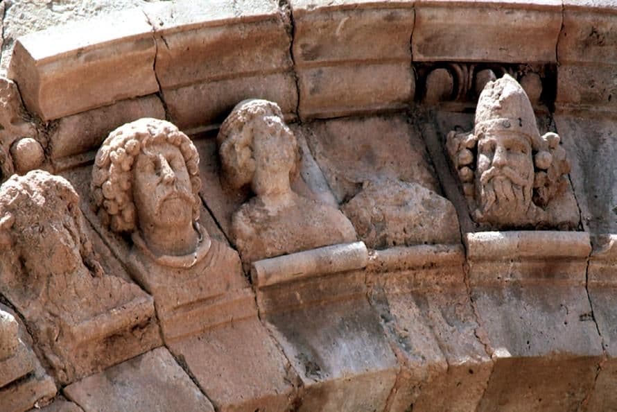 ID uništila  drevni grad Hatru na sjeveru Iraka ID uništila  drevni grad Hatru na sjeveru Iraka