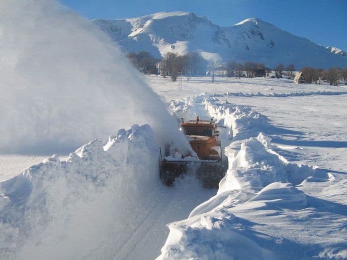 Na putu Nikšić-Šavnik saobraćaj uz pratnju snjegočistača Na putu Nikšić-Šavnik saobraćaj uz pratnju snjegočistača