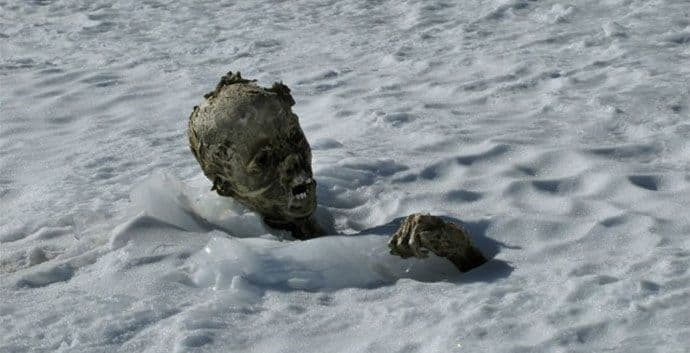 MEKSIKO: Zagrljeni mumificirani par pronađen u snijegu MEKSIKO: Zagrljeni mumificirani par pronađen u snijegu