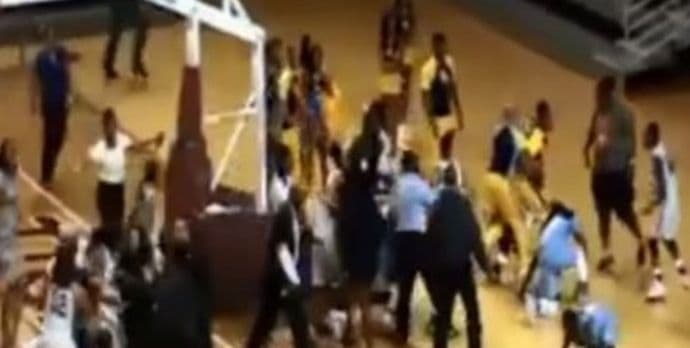 VIDEO: Kad se košarkašice brutalno potuku VIDEO: Kad se košarkašice brutalno potuku