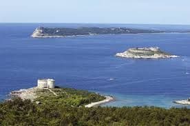 Karadžić: Ne istraživati naftu dok traje spor oko Prevlake Karadžić: Ne istraživati naftu dok traje spor oko Prevlake