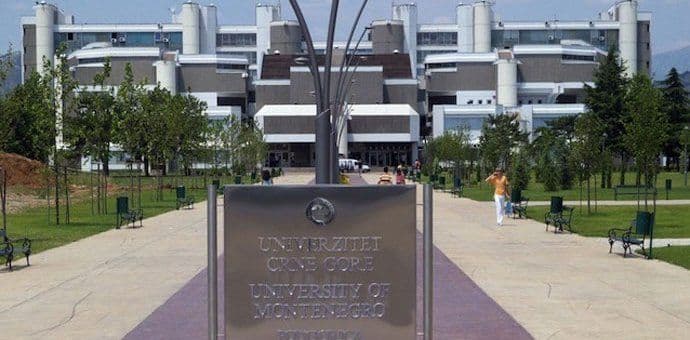 UCG poklonio 360 knjiga nikšićkoj Gimnaziji UCG poklonio 360 knjiga nikšićkoj Gimnaziji