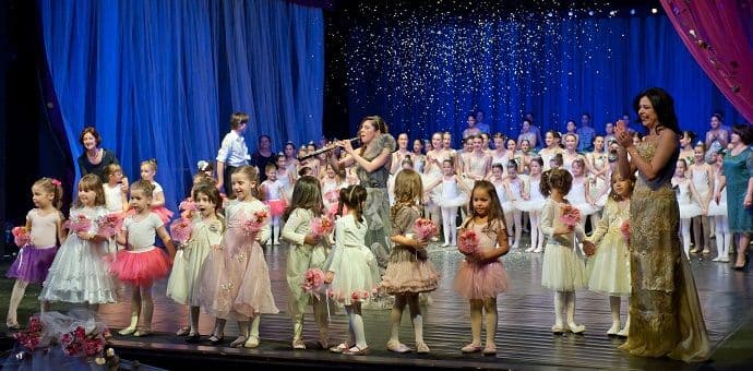 Jubilej "Princeze Ksenije": Deceniju i po brige za mlade balerine (FOTO) Jubilej "Princeze Ksenije": Deceniju i po brige za mlade balerine (FOTO)