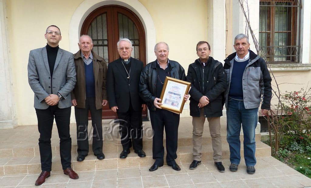 Muslimani poklonili Barskoj nadbiskupiji staru crkvu i zemlju u Menkama Muslimani poklonili Barskoj nadbiskupiji staru crkvu i zemlju u Menkama