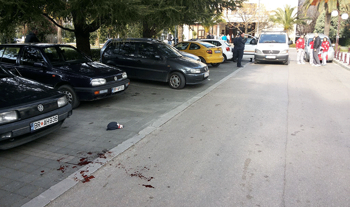 Ranjeni Popović iz Bara prebačen u Klinički centar Crne Gore Ranjeni Popović iz Bara prebačen u Klinički centar Crne Gore