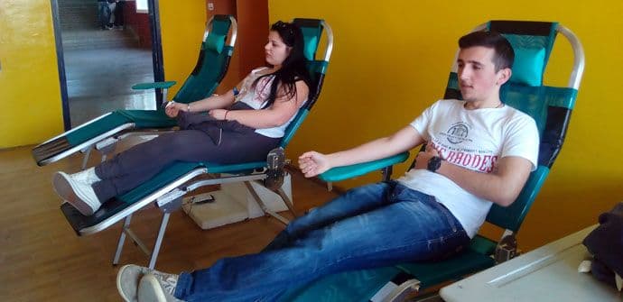 Maturanti iz Ulcinja organizovali akciju dobrovoljnog davanja krvi Maturanti iz Ulcinja organizovali akciju dobrovoljnog davanja krvi