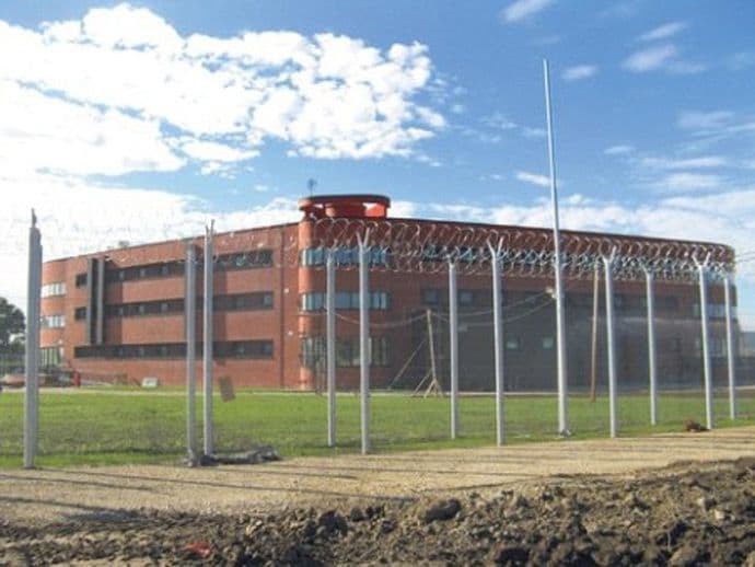 Zaposleni u zatvoru u Padinskoj Skeli tužili državu za mobing Zaposleni u zatvoru u Padinskoj Skeli tužili državu za mobing