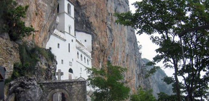 Jedan od tehničkih fakulteta u Podgorici prepisao manastir Ostrog na SPC Jedan od tehničkih fakulteta u Podgorici prepisao manastir Ostrog na SPC