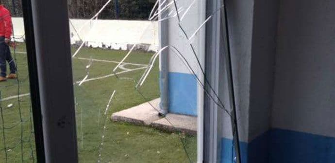 Kotor: Obračun navijača “Budućnosti” i policije Kotor: Obračun navijača “Budućnosti” i policije