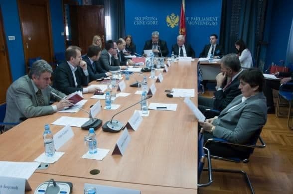 Naknade za žene koje rode troje ili više djece Naknade za žene koje rode troje ili više djece