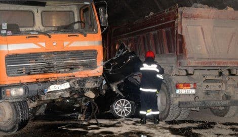 Pirot: BMW smrskan između dva kamiona, jedna osoba poginula Pirot: BMW smrskan između dva kamiona, jedna osoba poginula