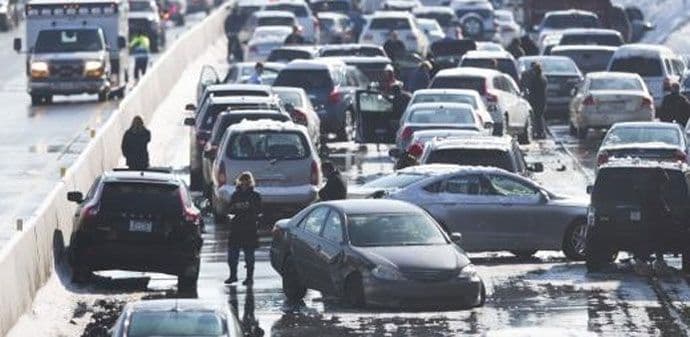 Peru: Lančani sudar, stradale 34 osobe (VIDEO) Peru: Lančani sudar, stradale 34 osobe (VIDEO)