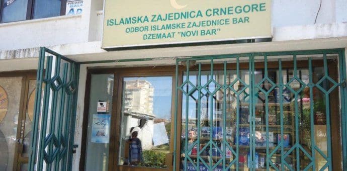 Policija radi na rasvjetljavanju napada na barski džemat Policija radi na rasvjetljavanju napada na barski džemat