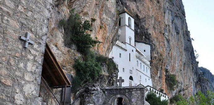 Misterija: Ko je prepisao manastir Ostrog na MCP? Misterija: Ko je prepisao manastir Ostrog na MCP?