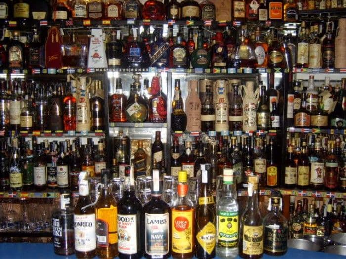 Vlada objavila totalni rat alkoholu: Zabrana i ograničenje prodaje i domaće proizvodnje, ukidanje naknade... Vlada objavila totalni rat alkoholu: Zabrana i ograničenje prodaje i domaće proizvodnje, ukidanje naknade...